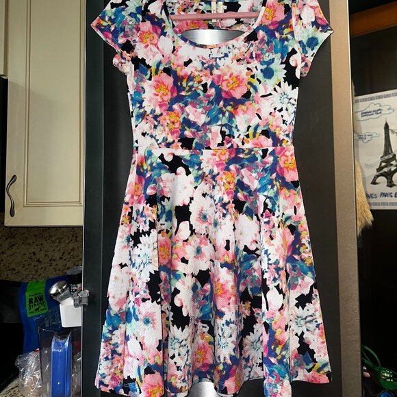 Stretchy Floral Frenchi Dress - Picture 2 of 4